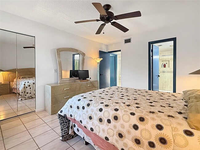 Building Photo - 301 Knotty Pine Cir