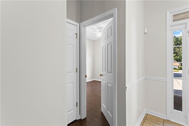 Building Photo - 965 Dogwood Park Dr