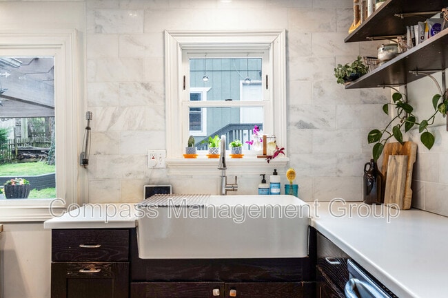 Building Photo - 625 Luttrell St