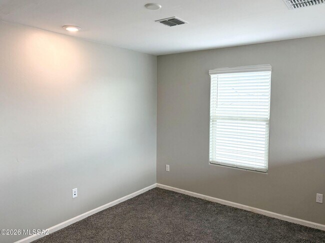 Building Photo - 7833 S Sugarbend Dr