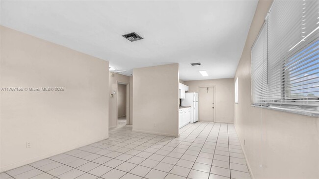 Building Photo - 6116 SW 39th St