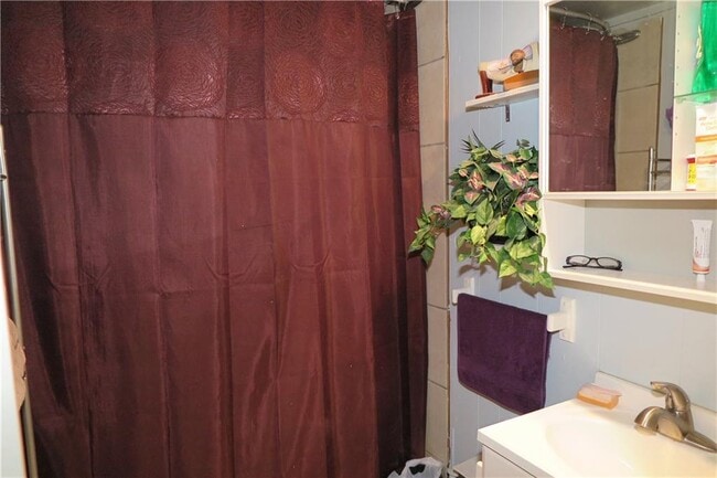 Building Photo - 1310 Pine St