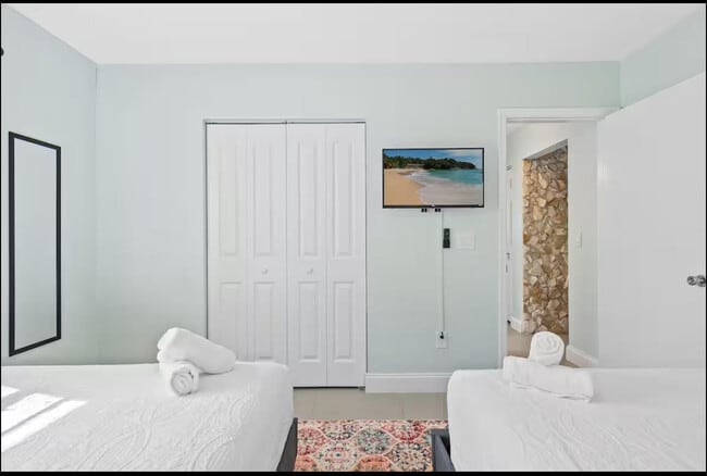 Building Photo - 304 SE 4th St