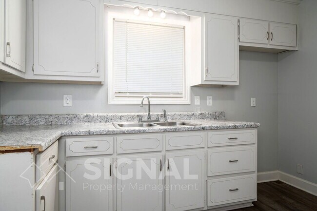Building Photo - 4724 Terrace M