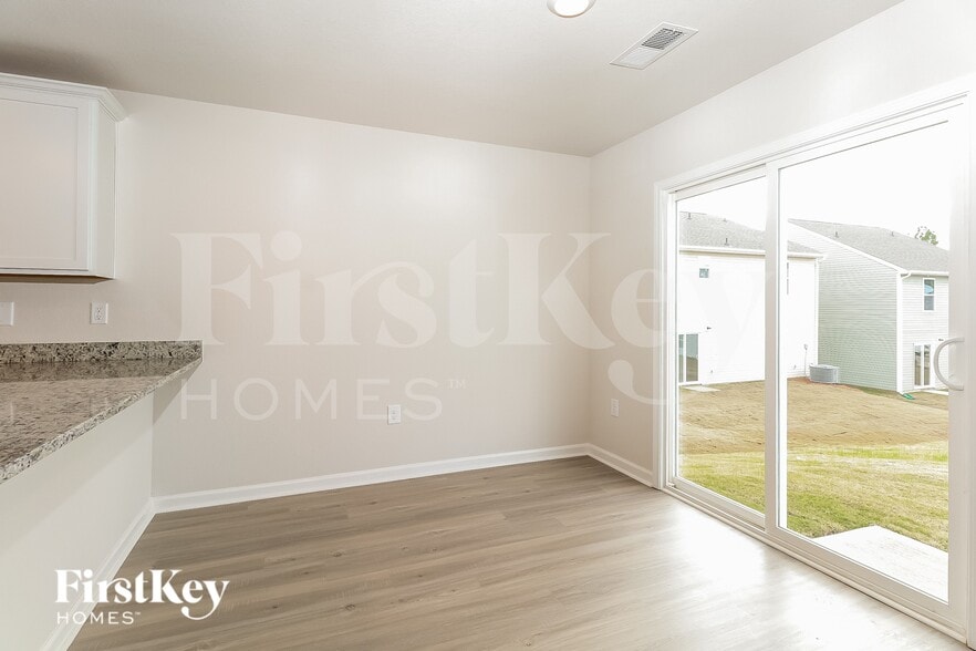 Building Photo - 3040 Cres Lk Ln