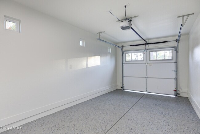 Building Photo - 4235 N 35th Way