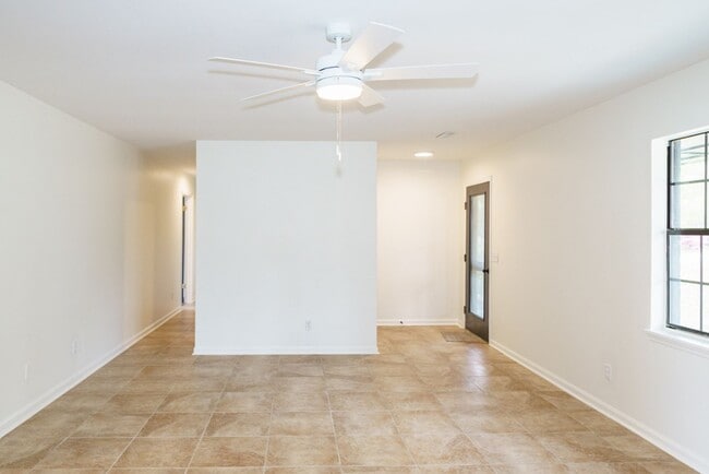 Building Photo - 3BR Home in Shell Point – Sunroom | Garage | Prime Location
