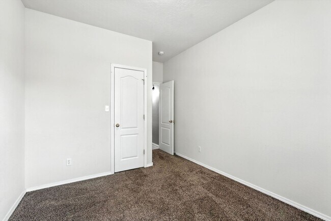 Building Photo - Move-In Ready 3 Bed / 2 Bath Home for Rent...