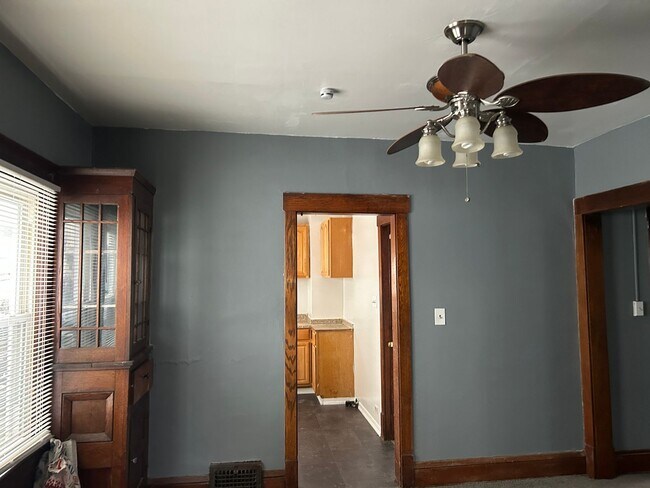 Building Photo - 2646-2648 E 122nd St