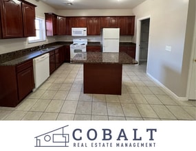 Building Photo - LUXURIOUSLY ELEGANT DESIGN 2 BDR APT.