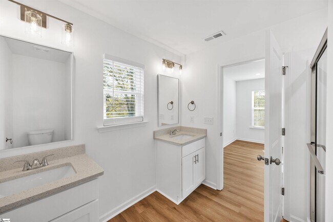 Building Photo - 13 Jamison St