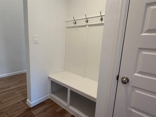 Building Photo - 4942 Hitchings Ct