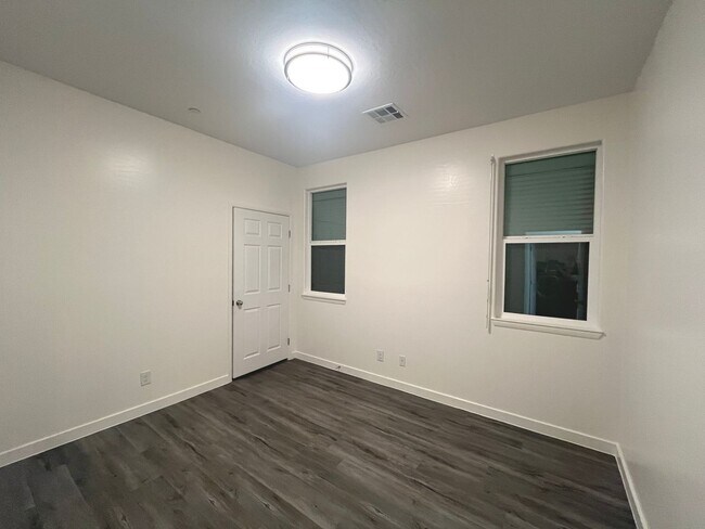 Building Photo - 1533 Franklin Ln