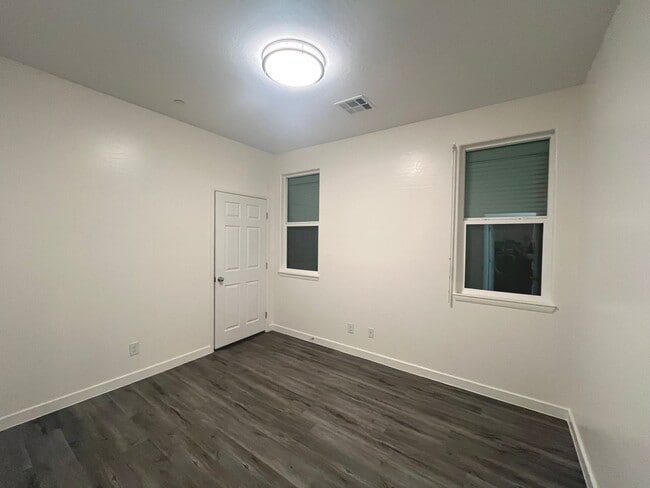 Building Photo - Single-story 1326 sq ft, townhome built in 2019 w/3 bed, 2 bath & spacious attached 2-car garage ...