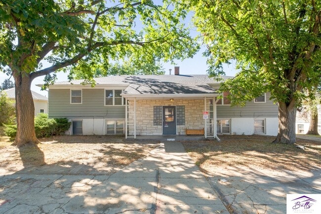 Primary Photo - 601 Oak St