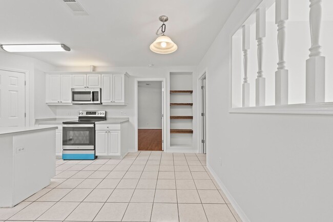 Building Photo - Updated Home in Raintree Estates!