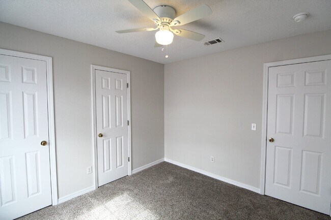 Building Photo - Southwest Pensacola Home – 3 Bedrooms, Gar...