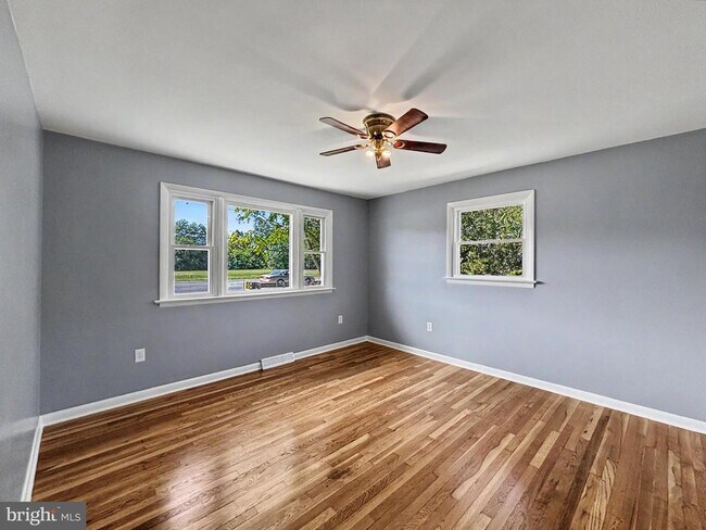Building Photo - 4615 Lincoln Way E