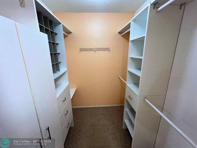 Building Photo - 933 Cypress Grove Dr