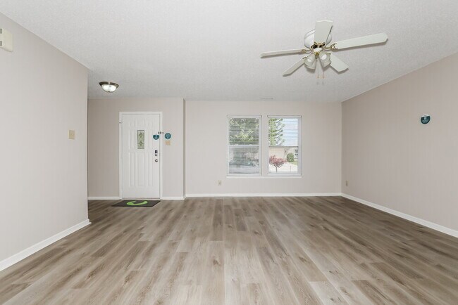 Building Photo - 2250 Cedarmill Dr