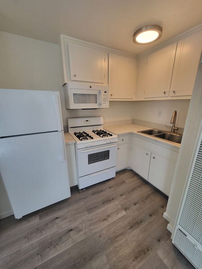 Building Photo - MIN0612>**