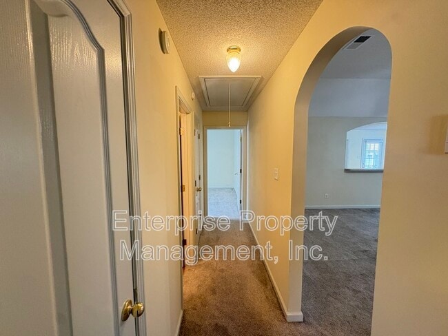 Building Photo - 10127 Cross Valley Dr