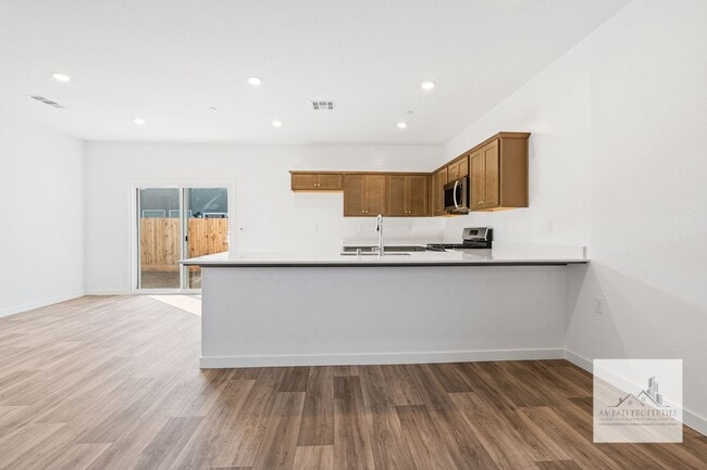 Building Photo - Brand New home in Clovis Unified School District with Solar!