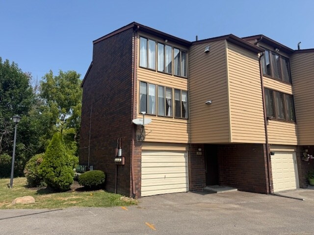 Primary Photo - 2091 Penguin Ave
