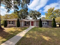 Building Photo - 300 E Kingswood Dr