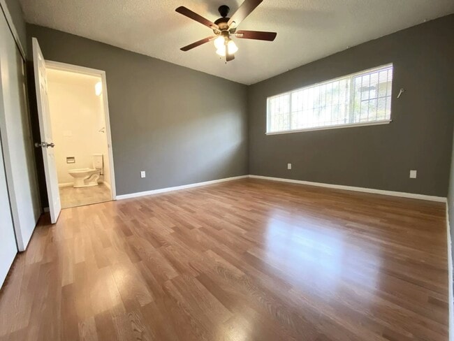 Building Photo - 2037 Lime Ave