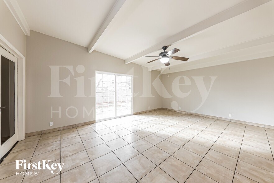Building Photo - 2028 W Schell Dr
