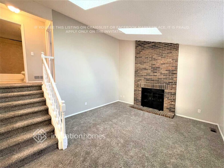 Building Photo - 4534 S Quintero St