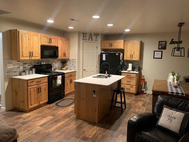 Building Photo - 697 S 260 W