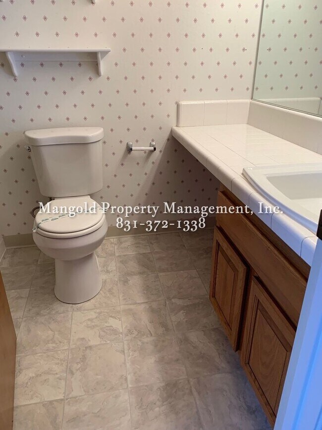 Building Photo - Spacious Condo In Great Pacific Grove Neighborhood