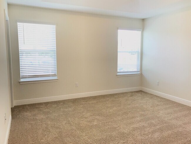 Building Photo - 5518 Viola Lee Wy
