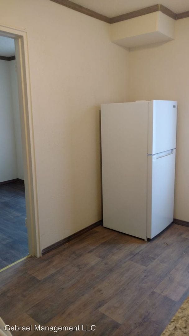 Building Photo - G3348 Flushing Rd