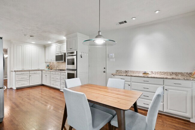 Building Photo - Jewel of Home, Large Lot,  in Wonderful Walkable Neighborhood!