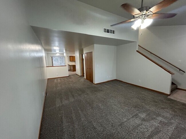 Building Photo - 2 bedroom 1.5 bath TOWNHOUSE with double private balconies and private view of the woods!