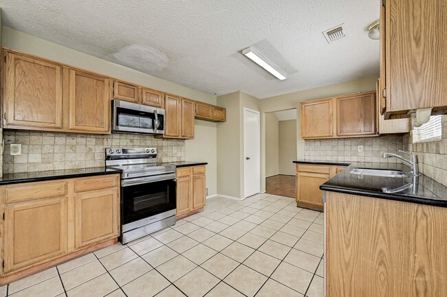 Building Photo - 19803 Lions Gate Ct