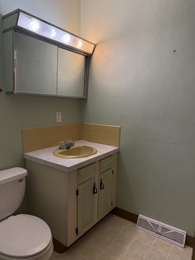 Building Photo - 204 S Buchanan St