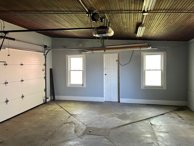 Building Photo - 15122 S Illinois St