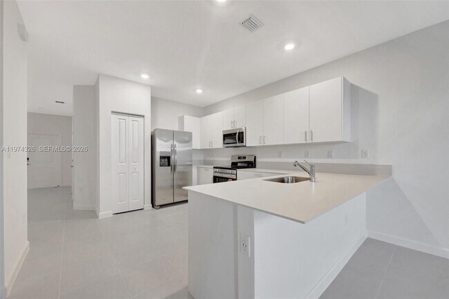 Building Photo - 2574 SE 25th Ct
