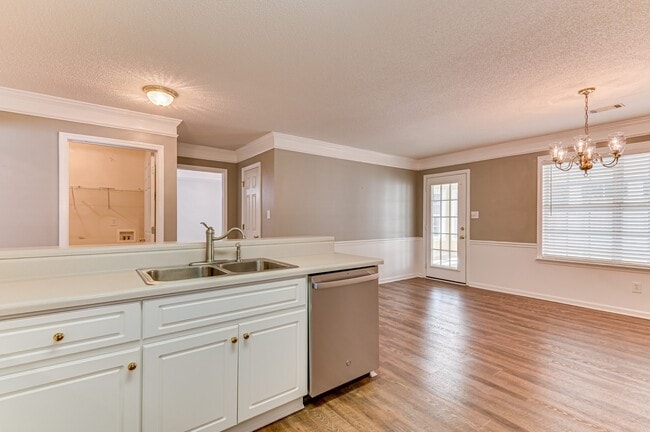 Building Photo - 490 Connemara Trail