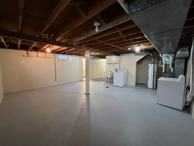 Building Photo - 1215 Avenue E