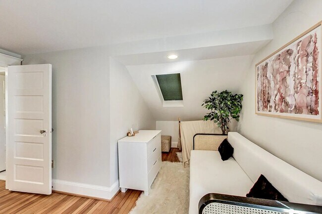 Building Photo - Palisades, NW Washington, DC - Beautiful 4...