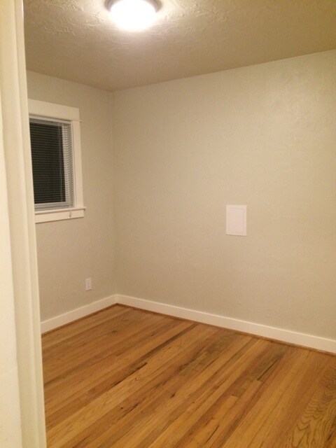 Building Photo - Modern Remodel Spacious 2BD University Par...