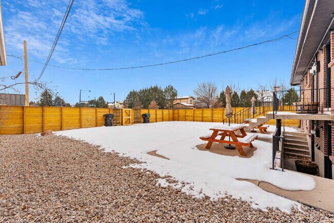 Building Photo - 1100 N Rosemary St