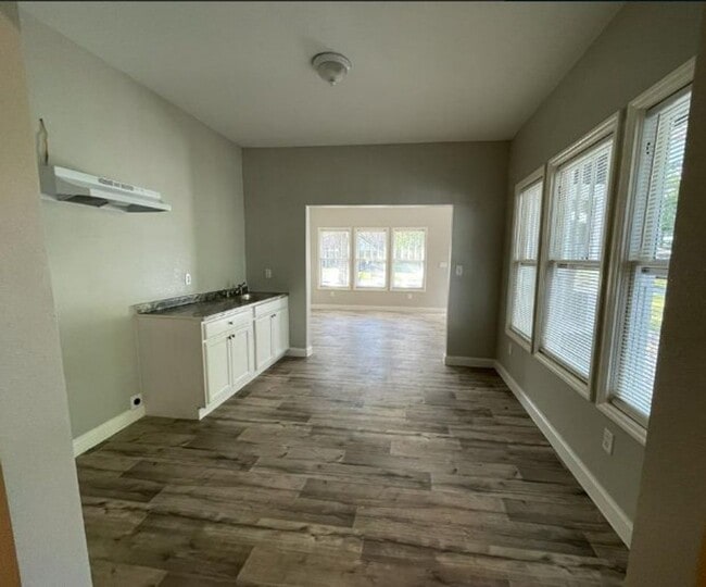 Building Photo - Duplex  835 S