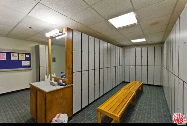 Building Photo - 4337 Marina City Dr