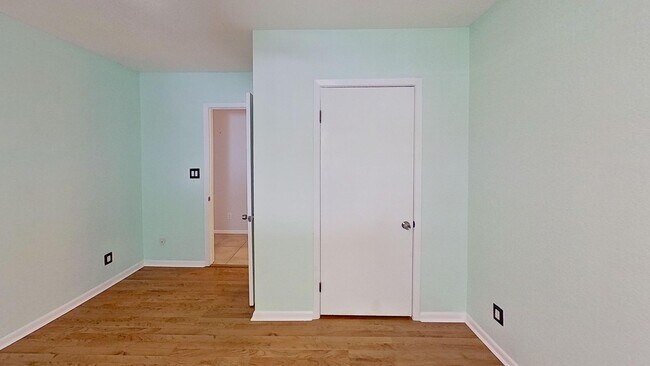 Building Photo - 181 Maple St